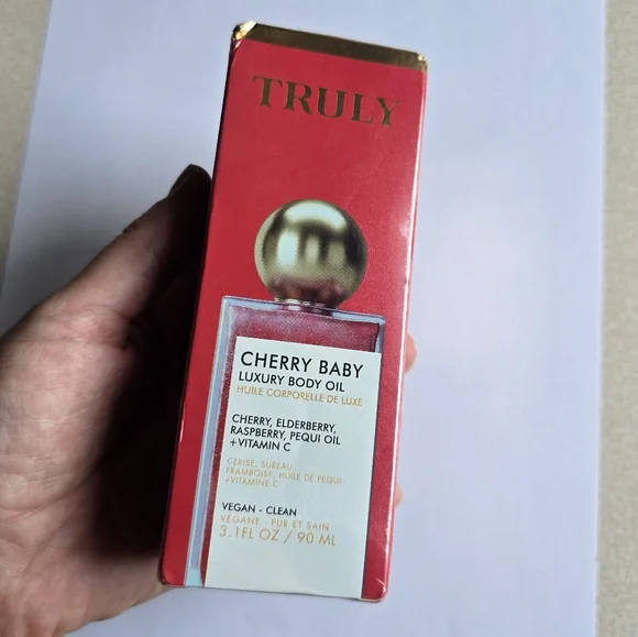 π Truly Cherry Baby Luxury Body Oil - Picture 3 of 14